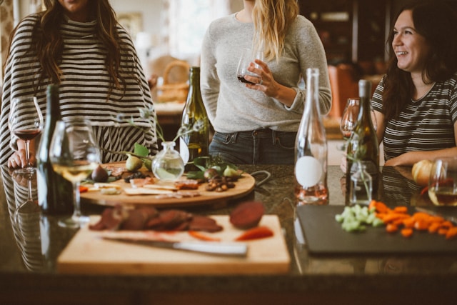 How to Enjoy the Weekend Without Gaining 5 Pounds